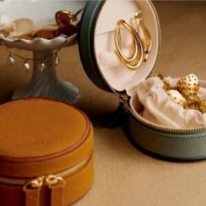 Sézane Round Jewelry Case